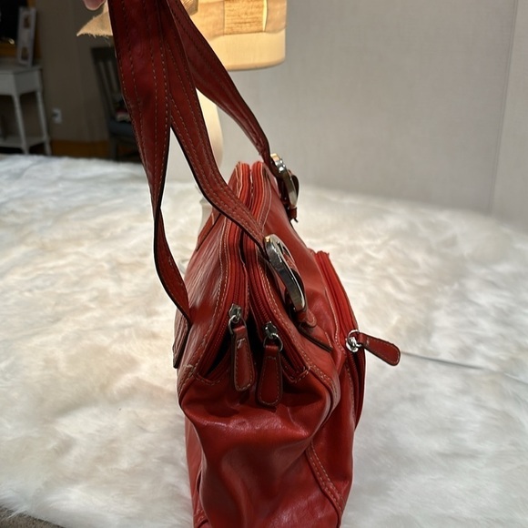 Vintage Sag Harbor Red, soft faux leather double adjustable shoulder straps - Picture 5 of 13